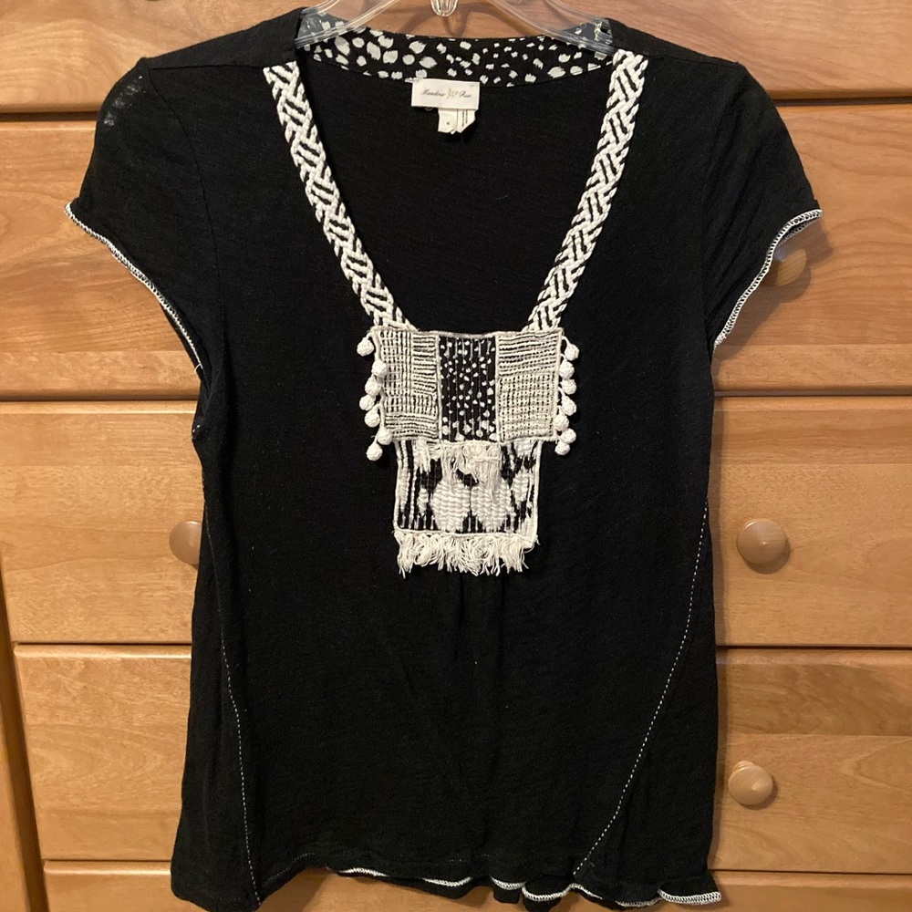 Women’s black top w cream accent